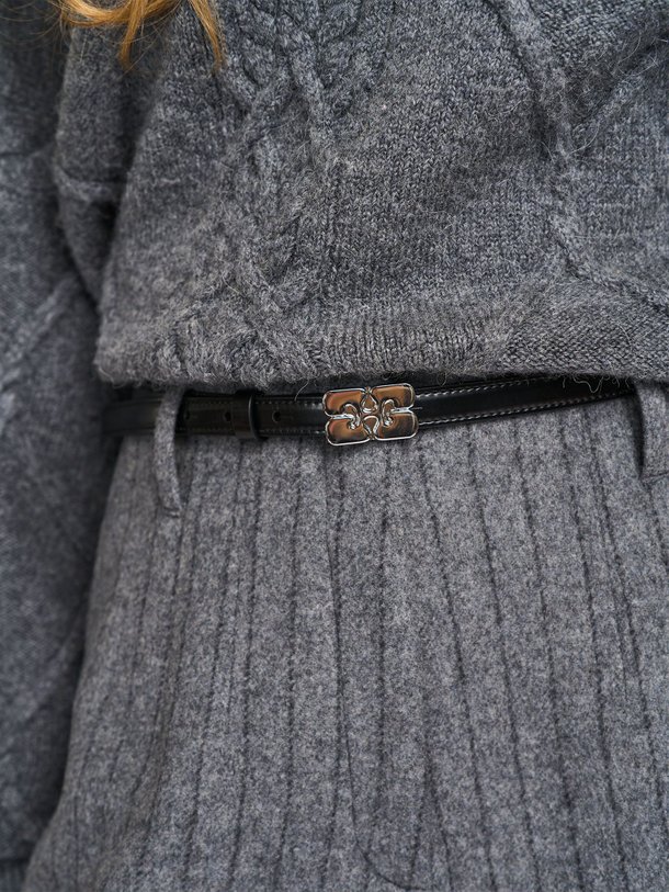 Ontdek de Kat leatherlook riem van Ganni in de kleur zwart bij Orangebag. Op werkdagen voor 21:45 besteld, morgen in huis.