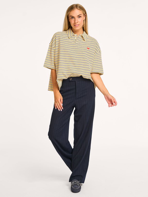 Ontdek de Tilla viscosemix pantalon met krijtstreep van Bellerose in de kleur donkerblauw bij Orangebag. Op werkdagen voor 21:45 besteld, morgen in huis.