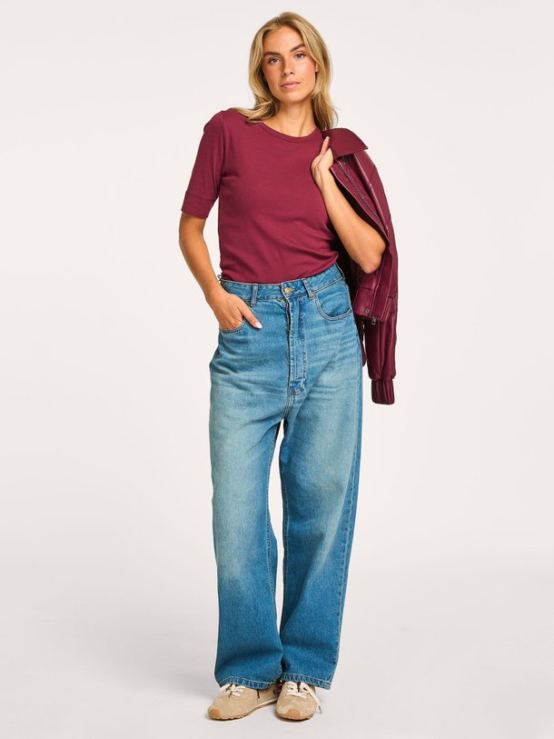 Ontdek de Bruna high waist straight fit jeans van Lois in de kleur blauw bij Orangebag. Op werkdagen voor 21:45 besteld, morgen in huis.