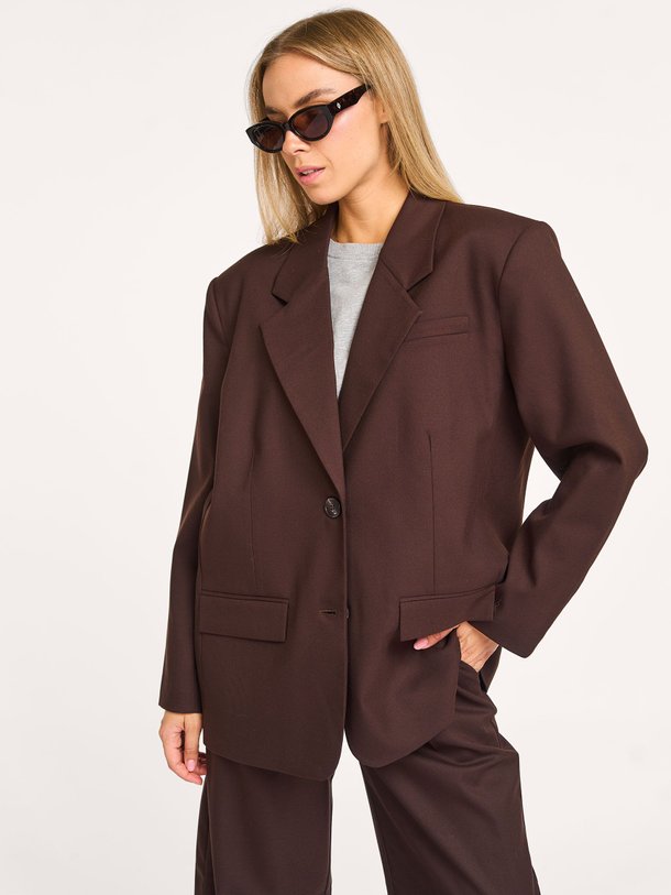 Ontdek de Paula viscosemix blazer van Gestuz in de kleur donkerbruin bij Orangebag. Op werkdagen voor 21:45 besteld, morgen in huis.
