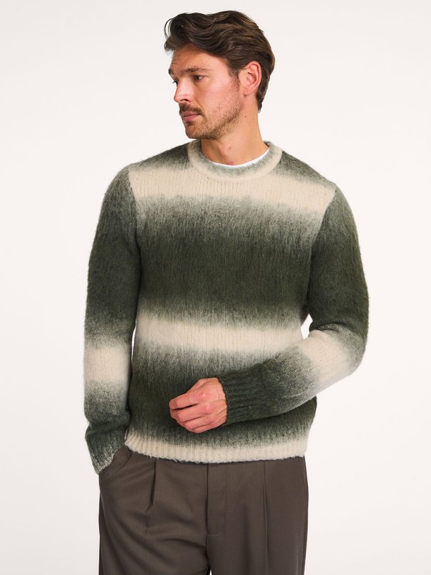 Ontdek de Safabio wolmix trui van Samsoe Samsoe in de kleur donkergroen bij Orangebag. Op werkdagen voor 21:45 besteld, morgen in huis.