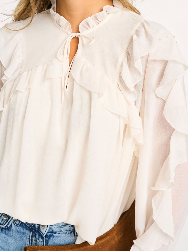 Ontdek de Nils geweven blouse van ba-sh in de kleur ecru bij Orangebag. Op werkdagen voor 21:45 besteld, morgen in huis.