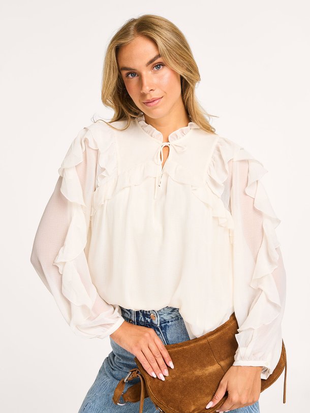 Ontdek de Nils geweven blouse van ba-sh in de kleur ecru bij Orangebag. Op werkdagen voor 21:45 besteld, morgen in huis.