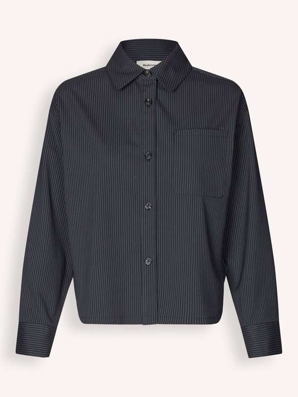 Ontdek de Paityn rayonmix krijtstreep blouse van Modstrom in de kleur donkerblauw bij Orangebag. Op werkdagen voor 21:45 besteld, morgen in huis.