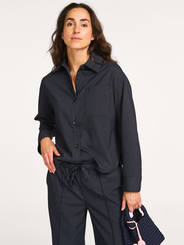 Ontdek de Paityn rayonmix krijtstreep blouse van Modstrom in de kleur donkerblauw bij Orangebag. Op werkdagen voor 21:45 besteld, morgen in huis.