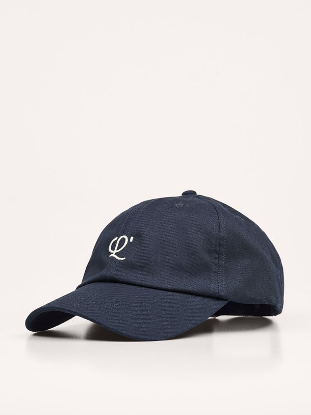 Ontdek de Aysa katoenen pet van Club L`avenir in de kleur donkerblauw bij Orangebag. Op werkdagen voor 21:45 besteld, morgen in huis.