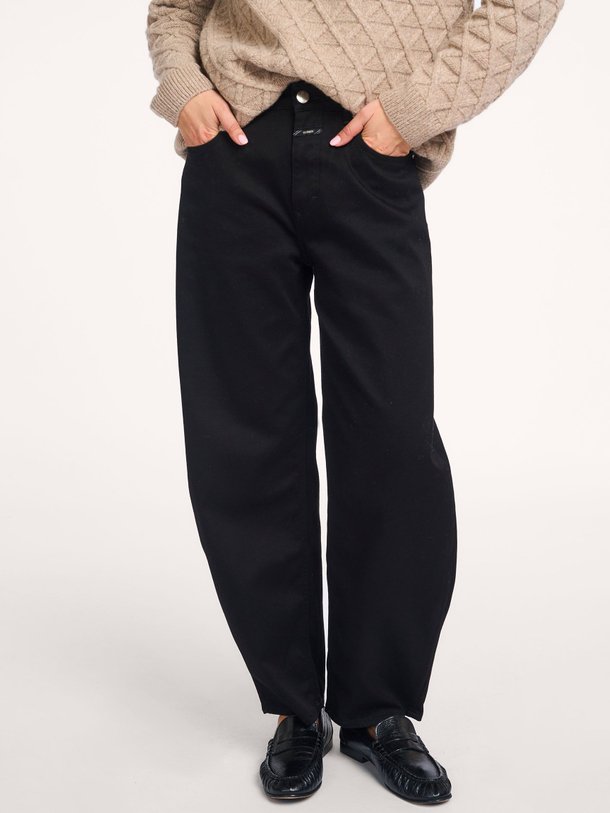 Ontdek de Jazzie mid waist barrel fit jeans van Closed in de kleur zwart bij Orangebag. Op werkdagen voor 21:45 besteld, morgen in huis.