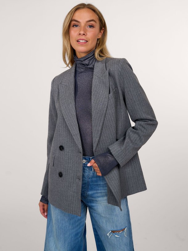 Ontdek de M014 Viscosemix top met glitters van Majestic Filatures in de kleur blauwgrijs bij Orangebag. Op werkdagen voor 21:45 besteld, morgen in huis.