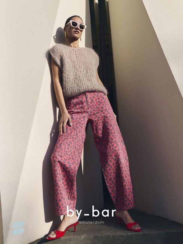 Ontdek de Lew high waist loose fit jeans van By-Bar in de kleur rood bij Orangebag. Op werkdagen voor 21:45 besteld, morgen in huis.