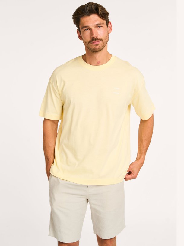 Ontdek de Joel organic cotton T-shirt van Samsoe Samsoe in de kleur geel bij Orangebag. Op werkdagen voor 21:45 besteld, morgen in huis.