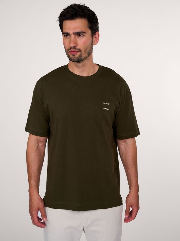 Ontdek de Joel katoenen logo T-shirt van Samsoe Samsoe in de kleur donkergroen bij Orangebag. Op werkdagen voor 21:45 besteld, morgen in huis.