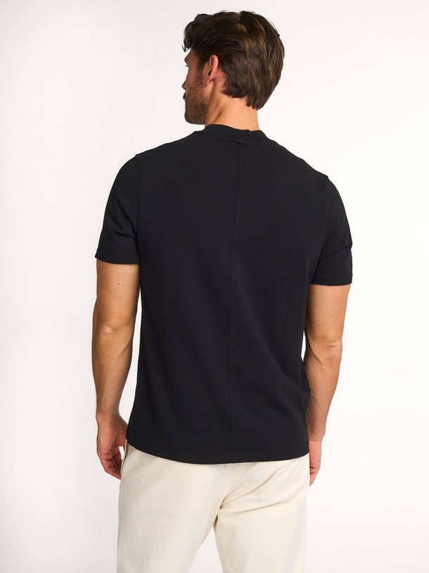 Ontdek de Norsbro katoenen T-shirt van Samsoe Samsoe in de kleur zwart bij Orangebag. Op werkdagen voor 21:45 besteld, morgen in huis.