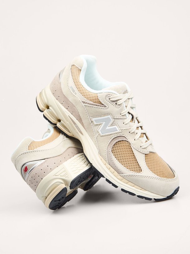 Ontdek de U2002 suède sneakers van New Balance in de kleur beige bij Orangebag. Op werkdagen voor 21:45 besteld, morgen in huis.