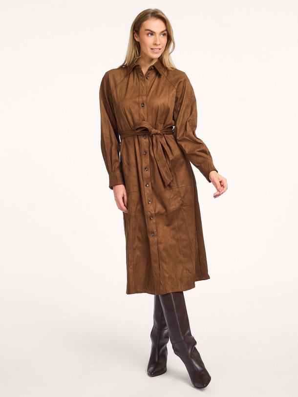 Ontdek de Suèdelook jurk van Frnch in de kleur bruin bij Orangebag. Op werkdagen voor 21:45 besteld, morgen in huis.