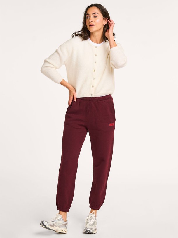 Ontdek de Izubird katoenmix joggingbroek van American Vintage in de kleur bordeauxrood bij Orangebag. Op werkdagen voor 21:45 besteld, morgen in huis.