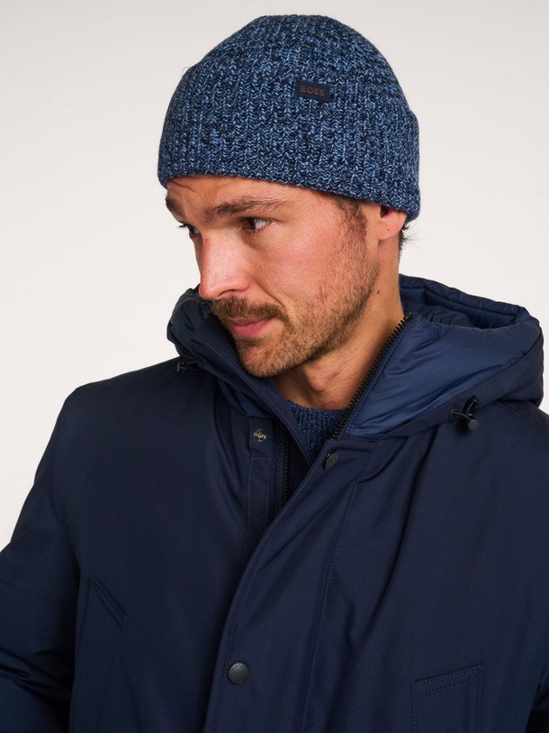 Ontdek de Karinet wolmix beanie van Boss in de kleur donkerblauw bij Orangebag. Op werkdagen voor 21:45 besteld, morgen in huis.