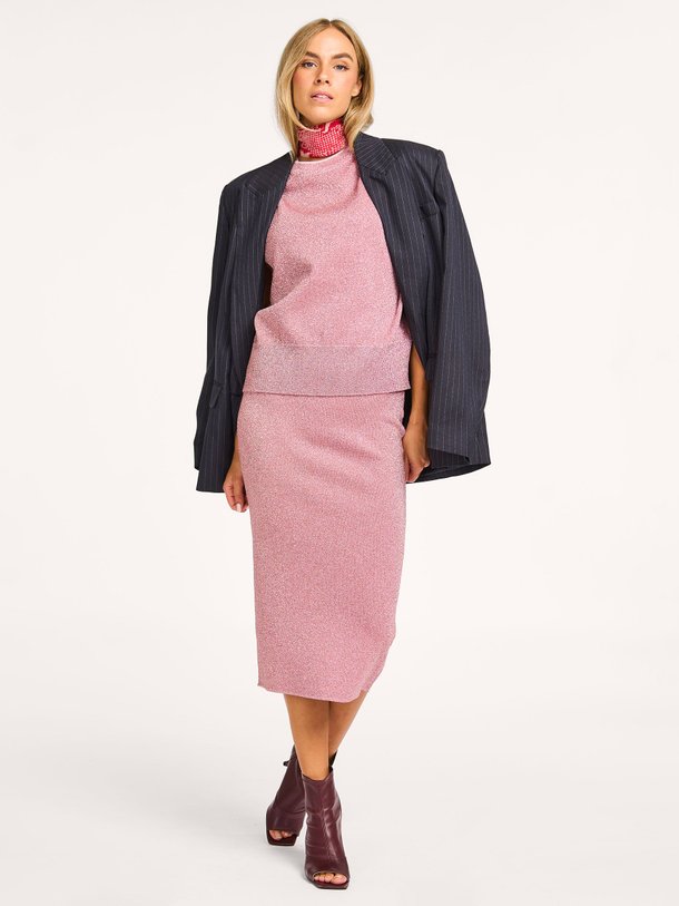 Ontdek de Itshine viscosemix rok met lurex van Essentiel Antwerp in de kleur roze bij Orangebag. Op werkdagen voor 21:45 besteld, morgen in huis.