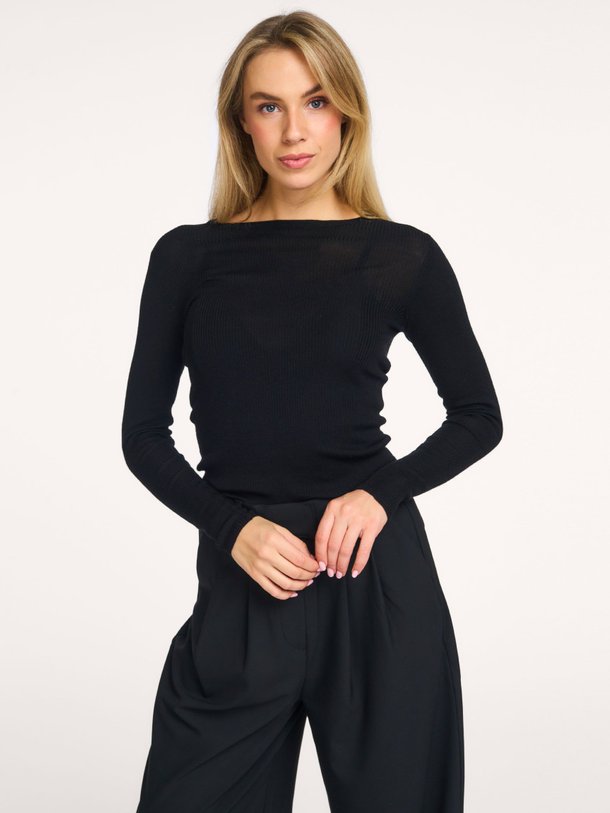 Ontdek de Wollen longsleeve van Majestic Filatures in de kleur zwart bij Orangebag. Op werkdagen voor 21:45 besteld, morgen in huis.