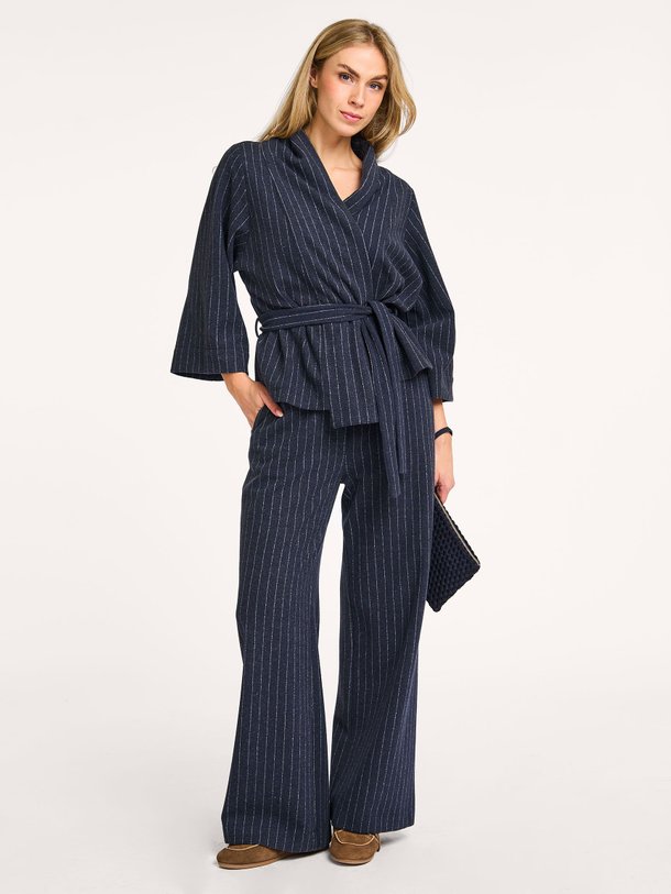 Ontdek de Gio katoenmix krijtstreep broek van Nathalie Vleeschouwer in de kleur donkerblauw bij Orangebag. Op werkdagen voor 21:45 besteld, morgen in huis.