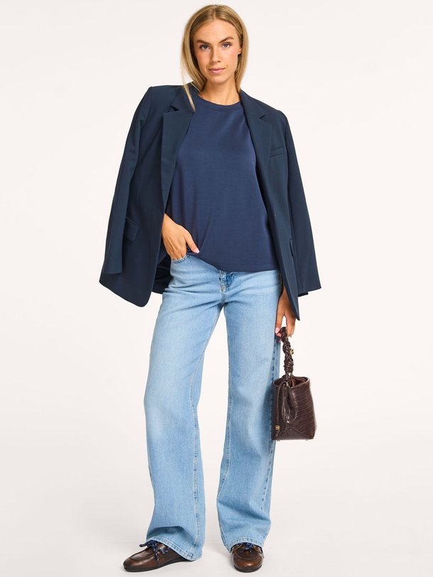 Ontdek de Helle modalmix T-shirt van My Essential Wardrobe in de kleur donkerblauw bij Orangebag. Op werkdagen voor 21:45 besteld, morgen in huis.