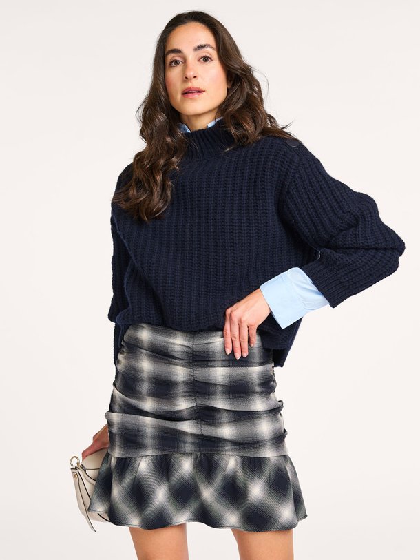 Ontdek de Adouna wollen trui van Dante 6 in de kleur donkerblauw bij Orangebag. Op werkdagen voor 21:45 besteld, morgen in huis.