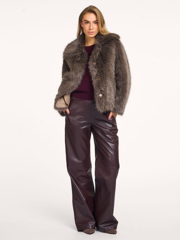 Co'Couture Kita - Faux Fur Jack - Bruingrijs Ontdek de Kita faux fur jack van Co'Couture in de kleur bruingrijs bij Orangebag. Op werkdagen voor 21:45 besteld, morgen in huis.