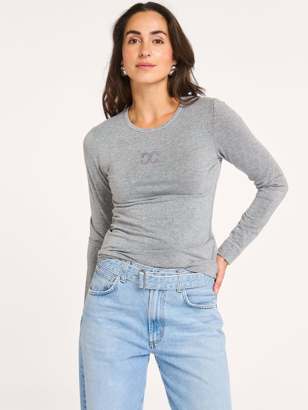 Ontdek de Manny viscosemix lurex longsleeve van Co'Couture in de kleur zilverkleur bij Orangebag. Op werkdagen voor 21:45 besteld, morgen in huis.