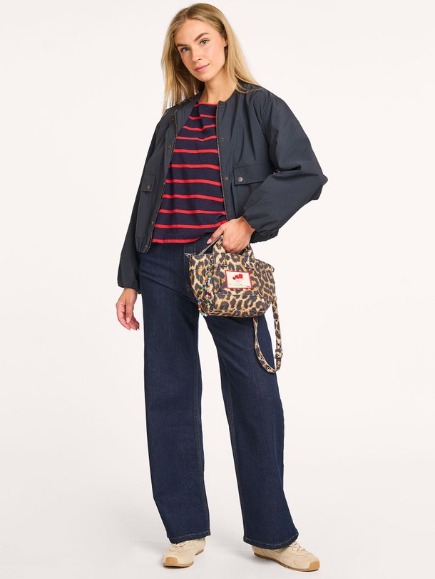 Ontdek de Maggie geweven jack van By-Bar in de kleur antraciet bij Orangebag. Op werkdagen voor 21:45 besteld, morgen in huis.