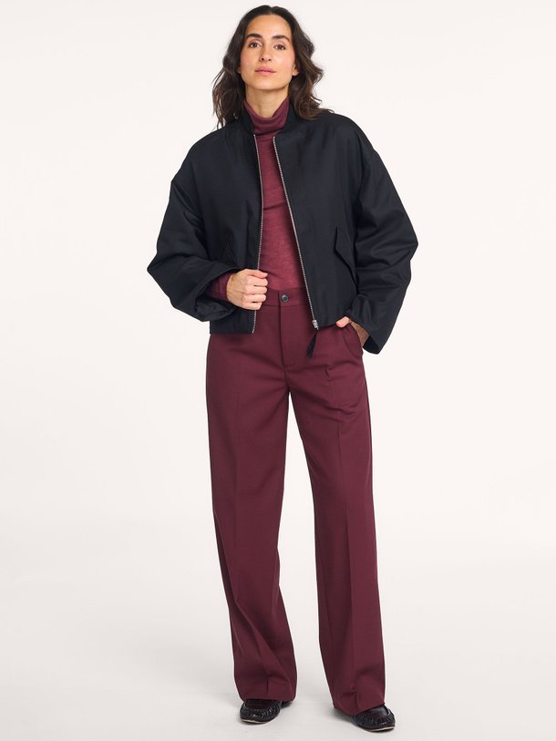 Ontdek de Jurdy wolmix wide leg broek van Closed in de kleur aubergine bij Orangebag. Op werkdagen voor 21:45 besteld, morgen in huis.