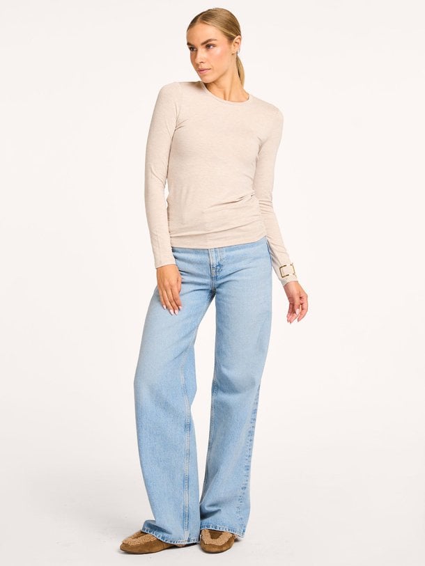 Majestic Filatures M001 Soft Touch - Viscosemix Longsleeve - Beige Ontdek de M001 Soft Touch viscosemix longsleeve van Majestic Filatures in de kleur beige bij Orangebag. Op werkdagen voor 21:45 besteld, morgen in huis.