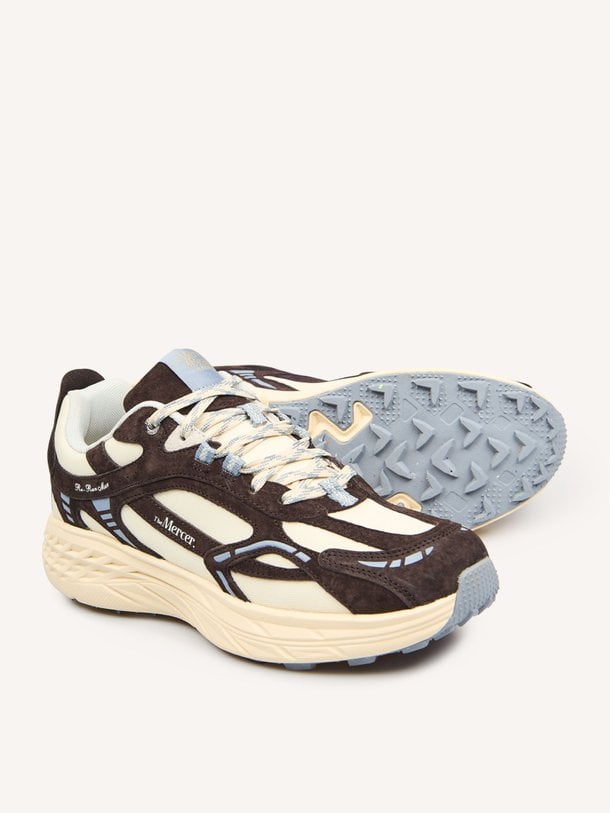 Ontdek de The Re-Run Max nubuck sneakers van Mercer Amsterdam in de kleur donkerbruin bij Orangebag. Op werkdagen voor 21:45 besteld, morgen in huis.