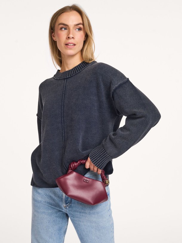 Ontdek de Ash katoenen trui van My Essential Wardrobe in de kleur antraciet bij Orangebag. Op werkdagen voor 21:45 besteld, morgen in huis.