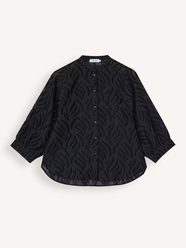 Ontdek de Jacque geweven blouse met dessin van Knit-ted in de kleur zwart bij Orangebag. Op werkdagen voor 21:45 besteld, morgen in huis.