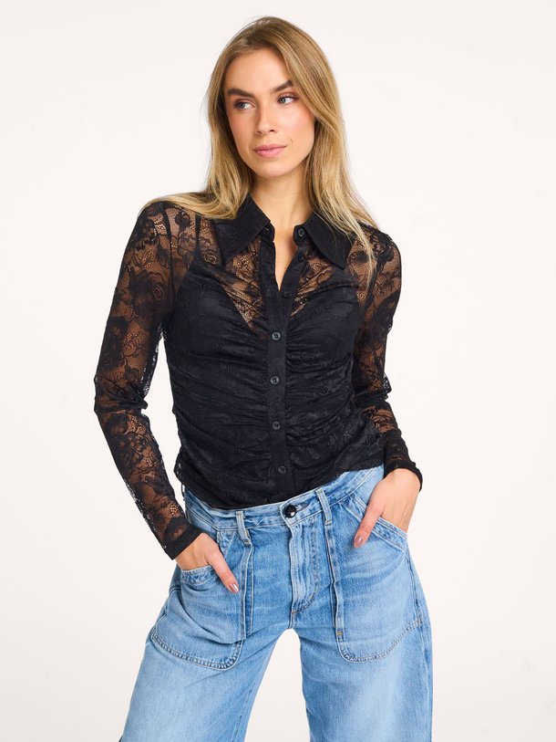 Ontdek de Leala geweven kanten blouse van Gestuz in de kleur zwart bij Orangebag. Op werkdagen voor 21:45 besteld, morgen in huis.
