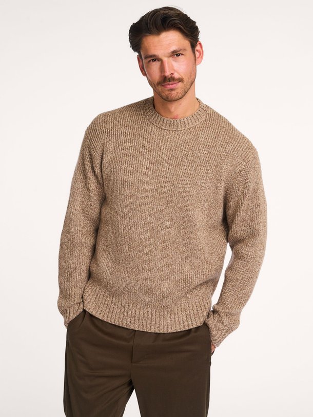 Ontdek de Wolmix oversized gemêleerde trui van OLAF in de kleur lichtbruin bij Orangebag. Op werkdagen voor 21:45 besteld, morgen in huis.