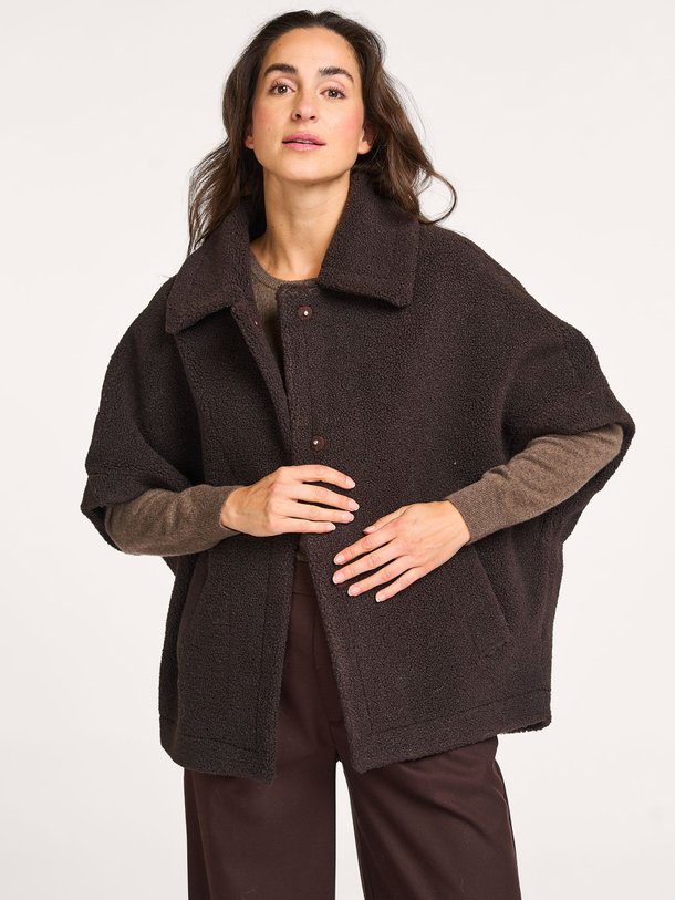 Ontdek de Tam geweven teddy jack van Knit-ted in de kleur donkerbruin bij Orangebag. Op werkdagen voor 21:45 besteld, morgen in huis.