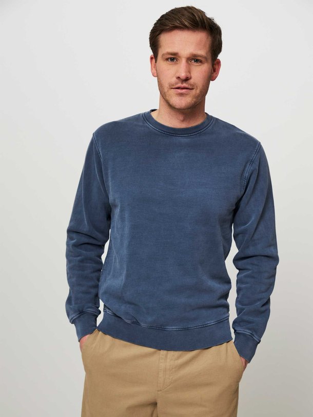 Ontdek de Organic cotton sweater van Colorful Standard in de kleur donkerblauw bij Orangebag. Op werkdagen voor 21:45 besteld, morgen in huis.