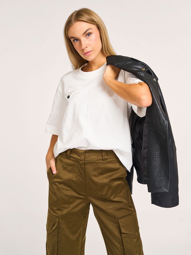 Ontdek de Organic cotton T-shirt van Haute L'Amitié in de kleur off-white bij Orangebag. Op werkdagen voor 21:45 besteld, morgen in huis.