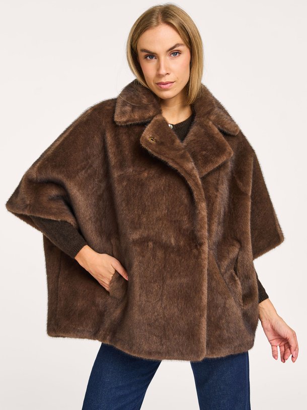 Ontdek de Elin geweven fake fur mantel van Alter Ego in de kleur donkerbruin bij Orangebag. Op werkdagen voor 21:45 besteld, morgen in huis.