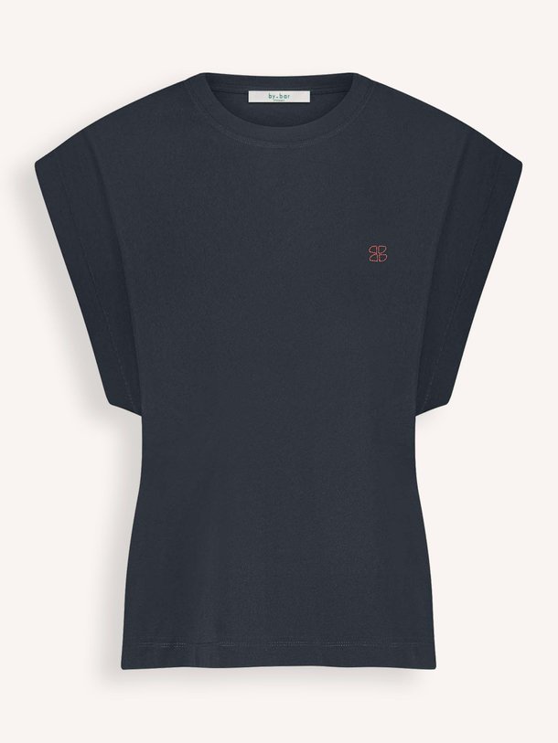 Ontdek de Mason organic cotton T-shirt met print van By-Bar in de kleur donkerblauw bij Orangebag. Op werkdagen voor 21:45 besteld, morgen in huis.