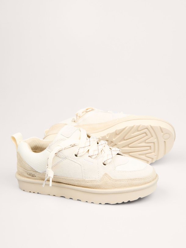 Ontdek de Lowmel suède sneakers van Ugg in de kleur off-white bij Orangebag. Op werkdagen voor 21:45 besteld, morgen in huis.