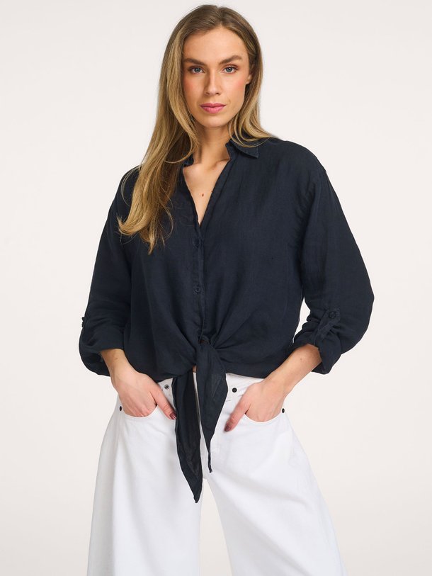 Ontdek de Pia linnen blouse van Lois in de kleur Donkerblauw bij Orangebag. Op werkdagen voor 21:45 besteld, morgen in huis.