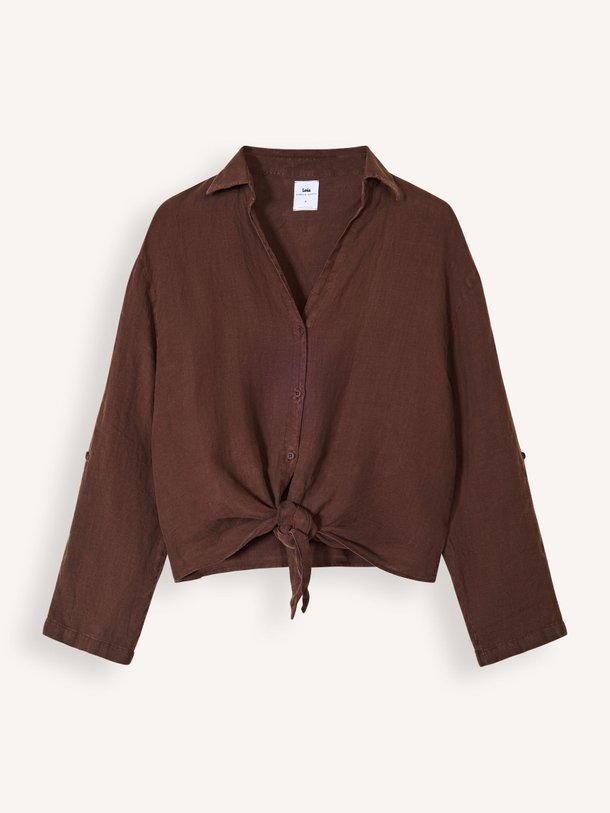 Ontdek de Pia linnen blouse van Lois in de kleur Donkerbruin bij Orangebag. Op werkdagen voor 21:45 besteld, morgen in huis.