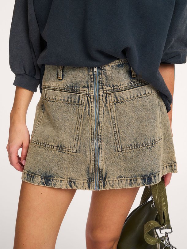 Ontdek de Phila denim rok van Bellerose in de kleur Blauw bij Orangebag. Op werkdagen voor 21:45 besteld, morgen in huis.