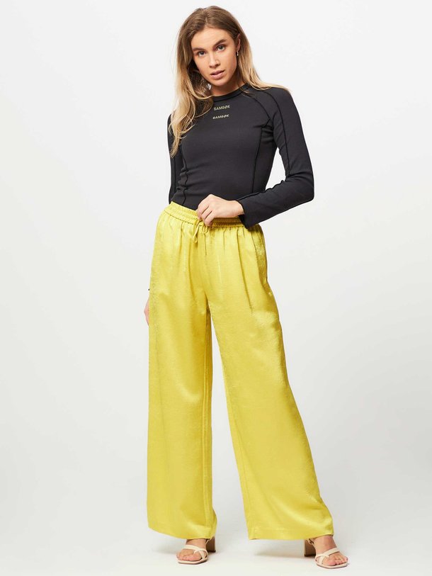 Ontdek de Helena geweven wide leg broek met structuur van Samsoe Samsoe in de kleur limegroen bij Orangebag. Op werkdagen voor 21:45 besteld, morgen in huis.