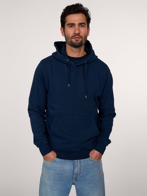 Ontdek de Organic cotton hoodie van Colorful Standard in de kleur donkerblauw bij Orangebag. Op werkdagen voor 21:45 besteld, morgen in huis.