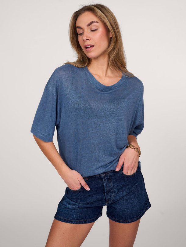 Ontdek de K194 Linnen T-shirt van Majestic Filatures in de kleur donkerblauw bij Orangebag. Op werkdagen voor 21:45 besteld, morgen in huis.