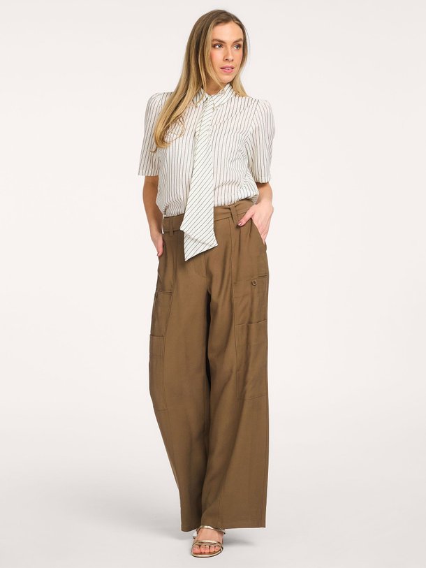 Ontdek de Veronne viscosemix gestreepte blouse met lurex van Aaiko in de kleur Off-white bij Orangebag. Op werkdagen voor 21:45 besteld, morgen in huis.