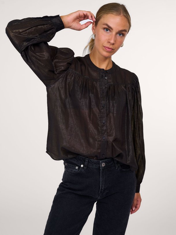 Ontdek de Meggie katoenen blouse met lurex van By-Bar in de kleur zwart bij Orangebag. Op werkdagen voor 21:45 besteld, morgen in huis.