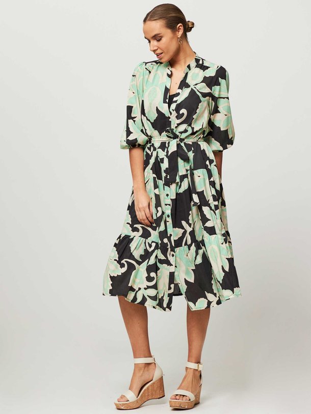 Ontdek de Katoen/viscosemix doorknoopjurk met print van Summum in de kleur groen bij Orangebag. Op werkdagen voor 21:45 besteld, morgen in huis.